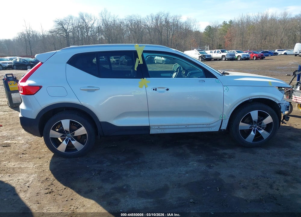 2021 VOLVO XC40 T5 MOMENTUM VIN: YV4162UK7M2583085
