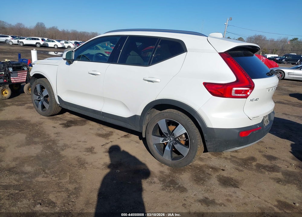 2021 VOLVO XC40 T5 MOMENTUM VIN: YV4162UK7M2583085