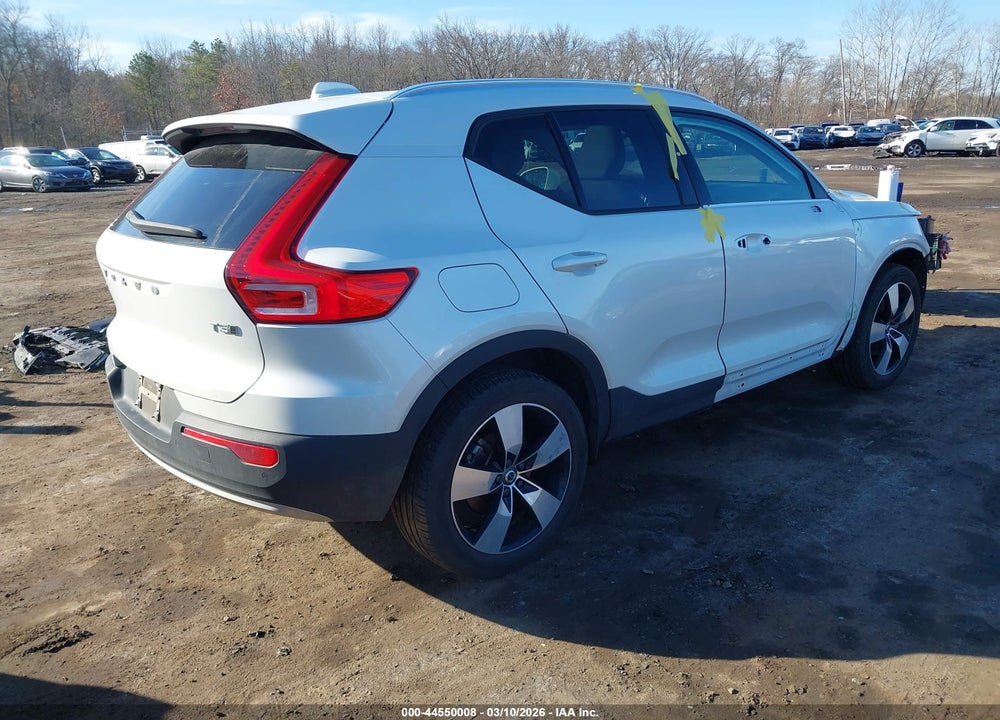 2021 VOLVO XC40 T5 MOMENTUM VIN: YV4162UK7M2583085