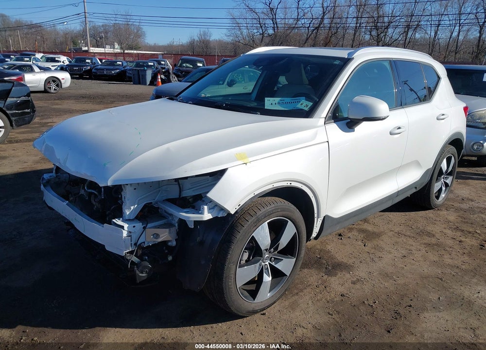 2021 VOLVO XC40 T5 MOMENTUM VIN: YV4162UK7M2583085
