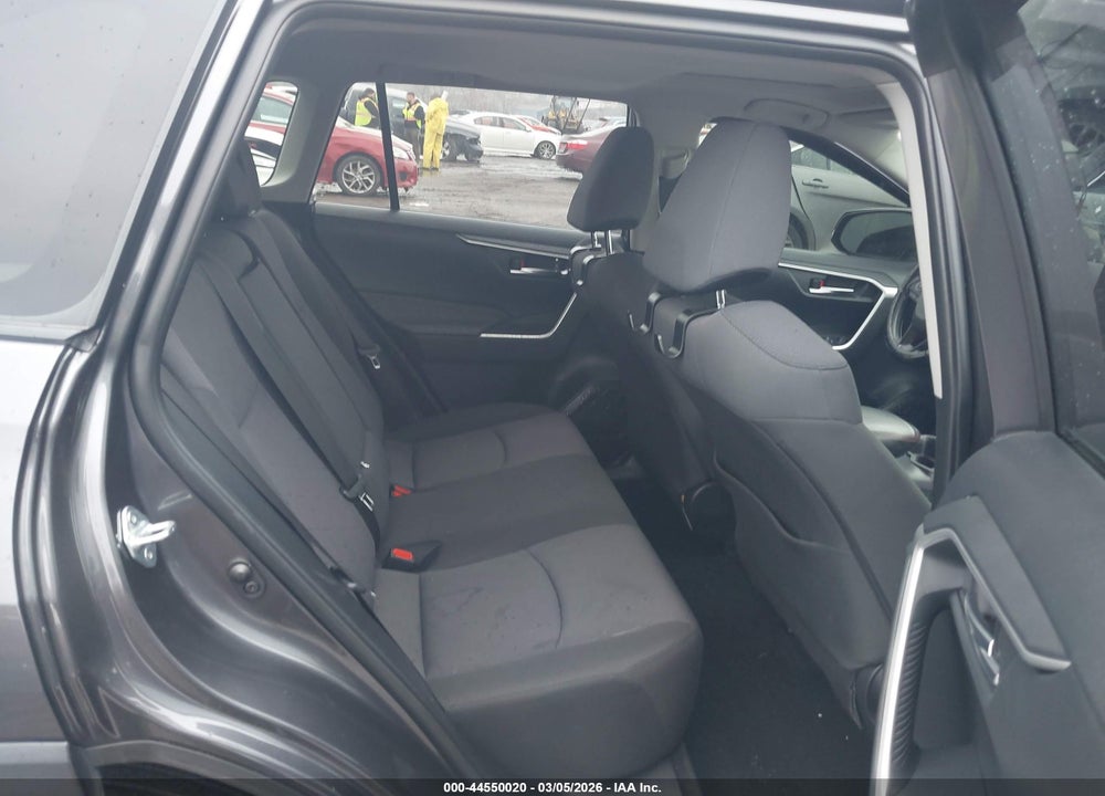 2020 TOYOTA RAV4 XLE VIN: JTMP1RFV8LJ028470