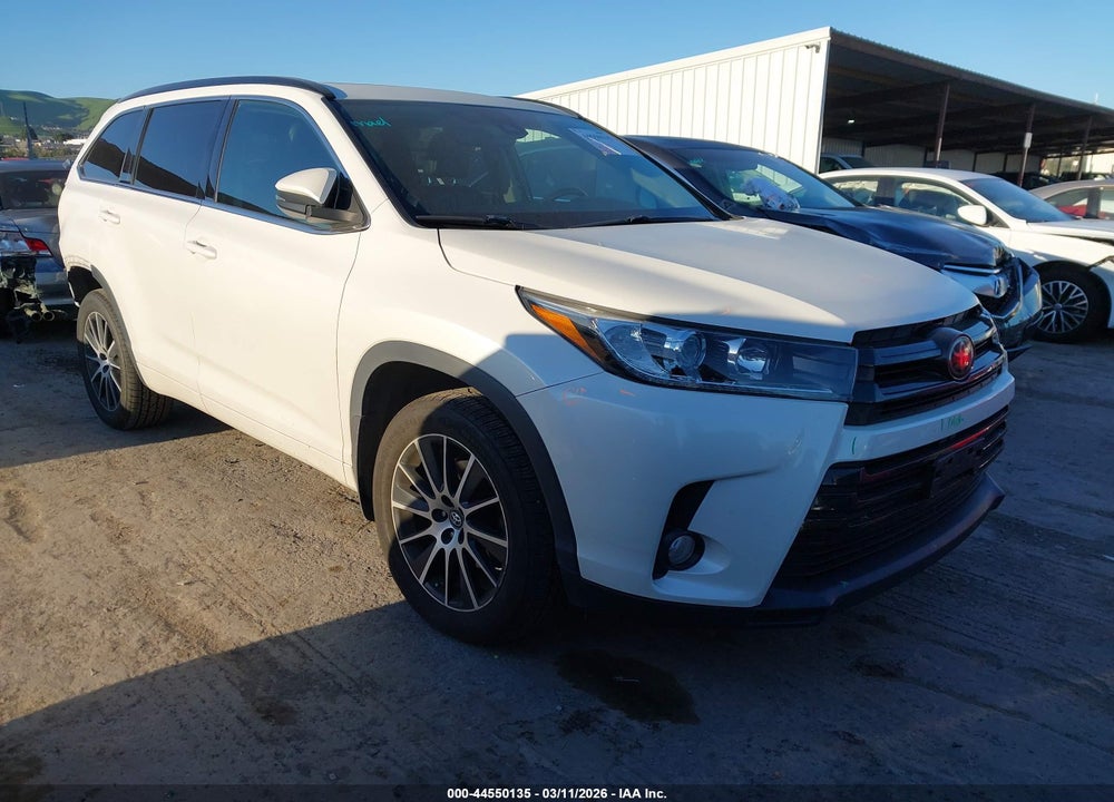 2018 TOYOTA HIGHLANDER SE VIN: 5TDJZRFH7JS539693