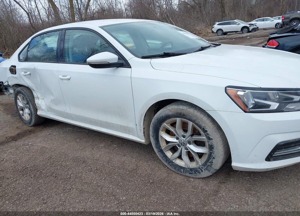 2018 VOLKSWAGEN PASSAT 2.0T R-LINE/2.0T S VIN: 1VWAA7A36JC029101