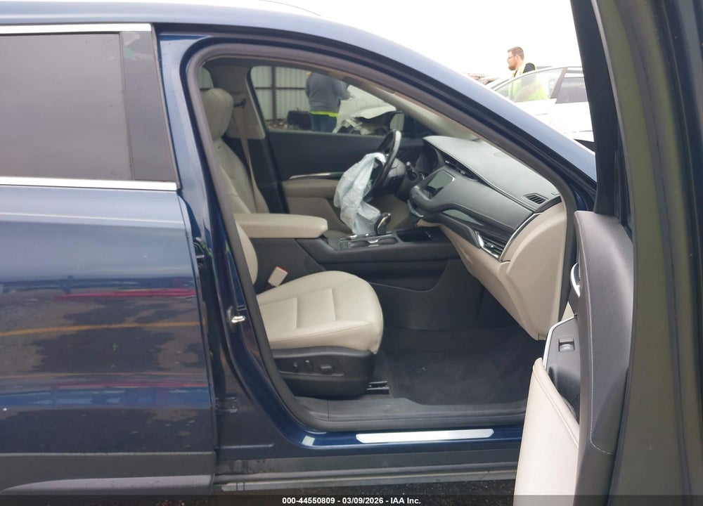 2019 CADILLAC XT4 LUXURY VIN: 1GYAZAR45KF185498