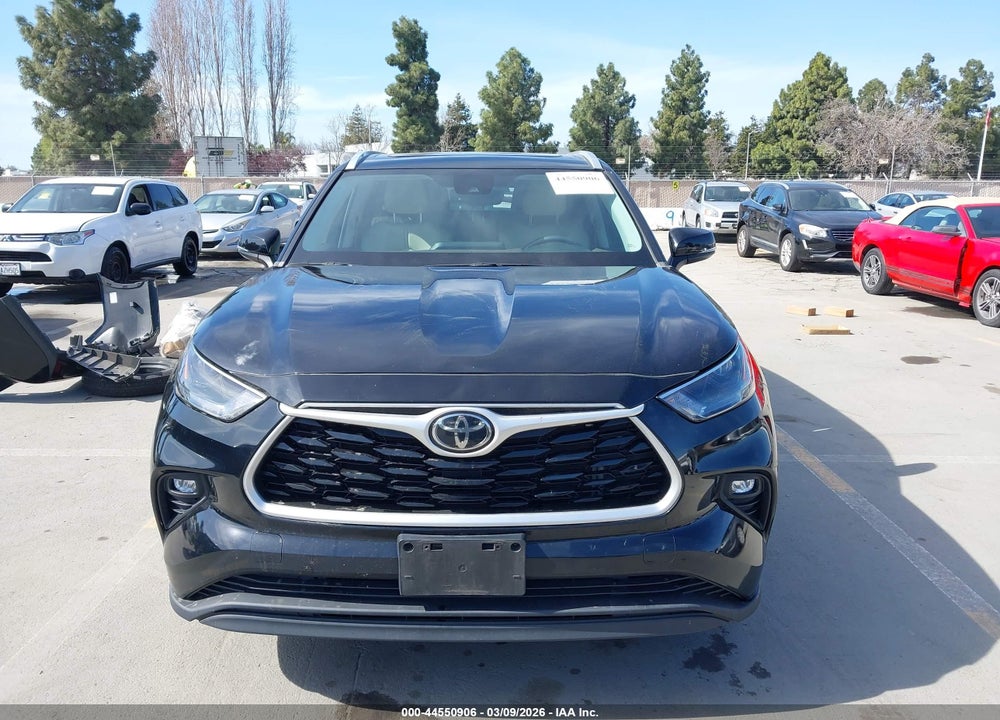 2022 TOYOTA HIGHLANDER XLE VIN: 5TDHZRBH3NS169319