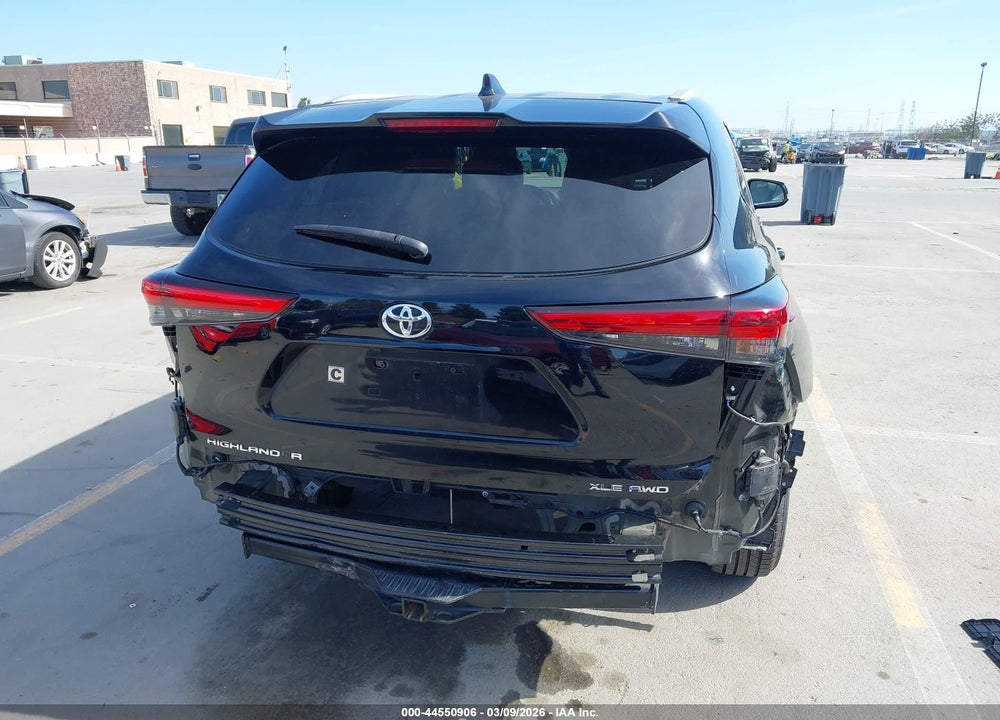 2022 TOYOTA HIGHLANDER XLE VIN: 5TDHZRBH3NS169319
