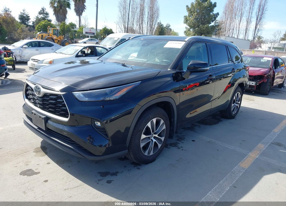 2022 TOYOTA HIGHLANDER XLE VIN: 5TDHZRBH3NS169319