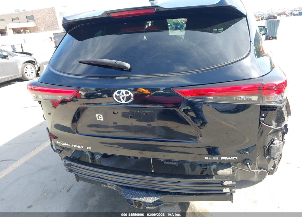 2022 TOYOTA HIGHLANDER XLE VIN: 5TDHZRBH3NS169319