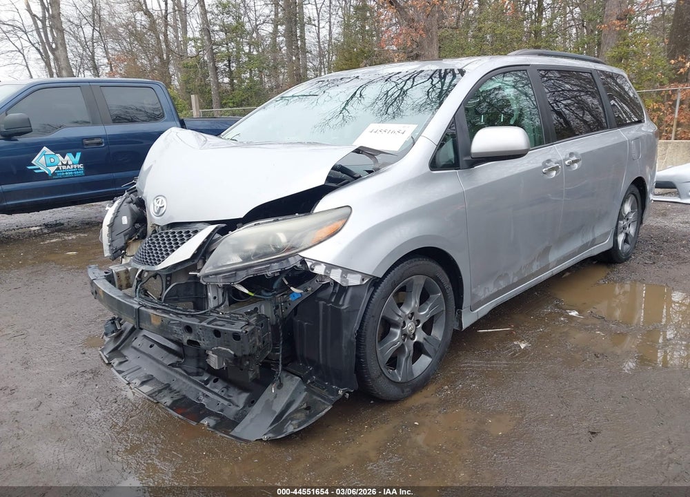 2015 TOYOTA SIENNA SE 8 PASSENGER VIN: 5TDXK3DC7FS577810