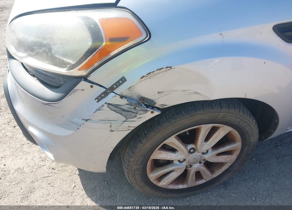 2013 KIA SOUL + VIN: KNDJT2A66D7753832