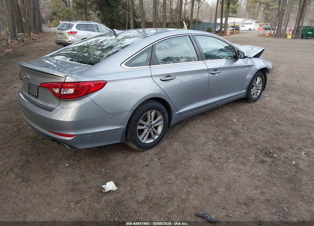 2015 HYUNDAI SONATA SE VIN: 5NPE24AF8FH152484