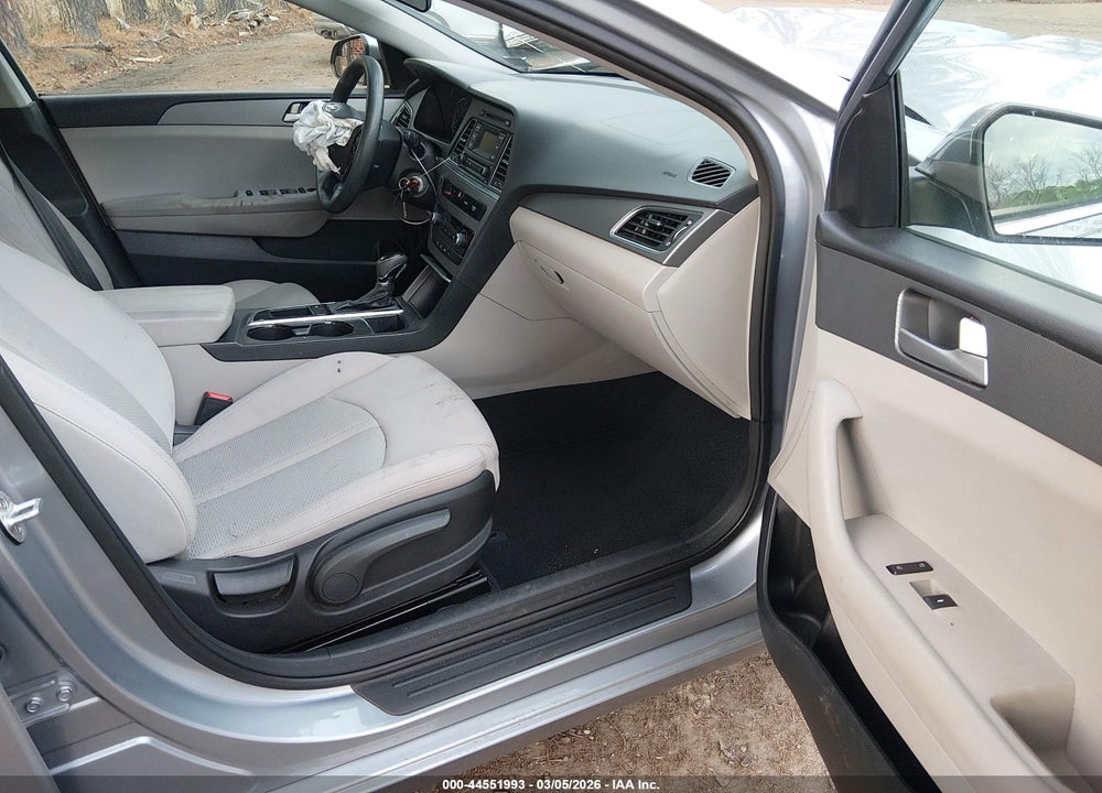 2015 HYUNDAI SONATA SE VIN: 5NPE24AF8FH152484