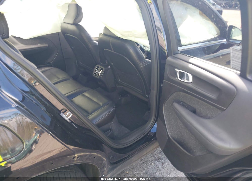 2019 VOLVO XC40 T5 INSCRIPTION VIN: YV4162UL1K2124432