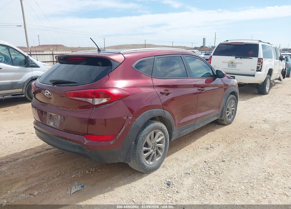 2016 HYUNDAI TUCSON SE VIN: KM8J33A40GU107739