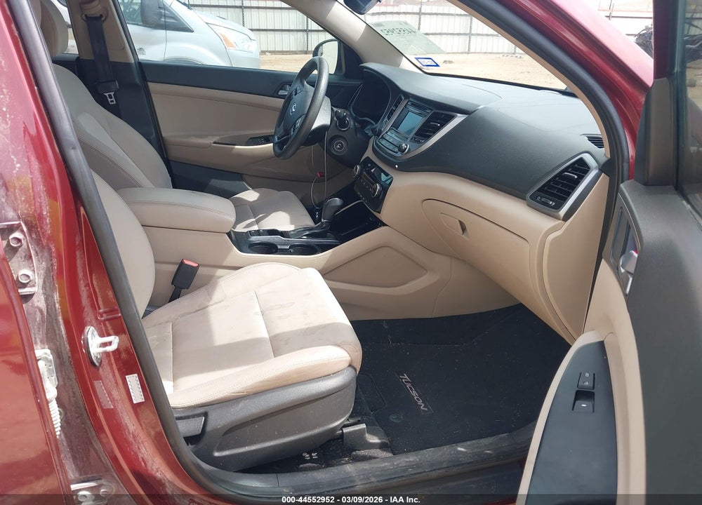 2016 HYUNDAI TUCSON SE VIN: KM8J33A40GU107739