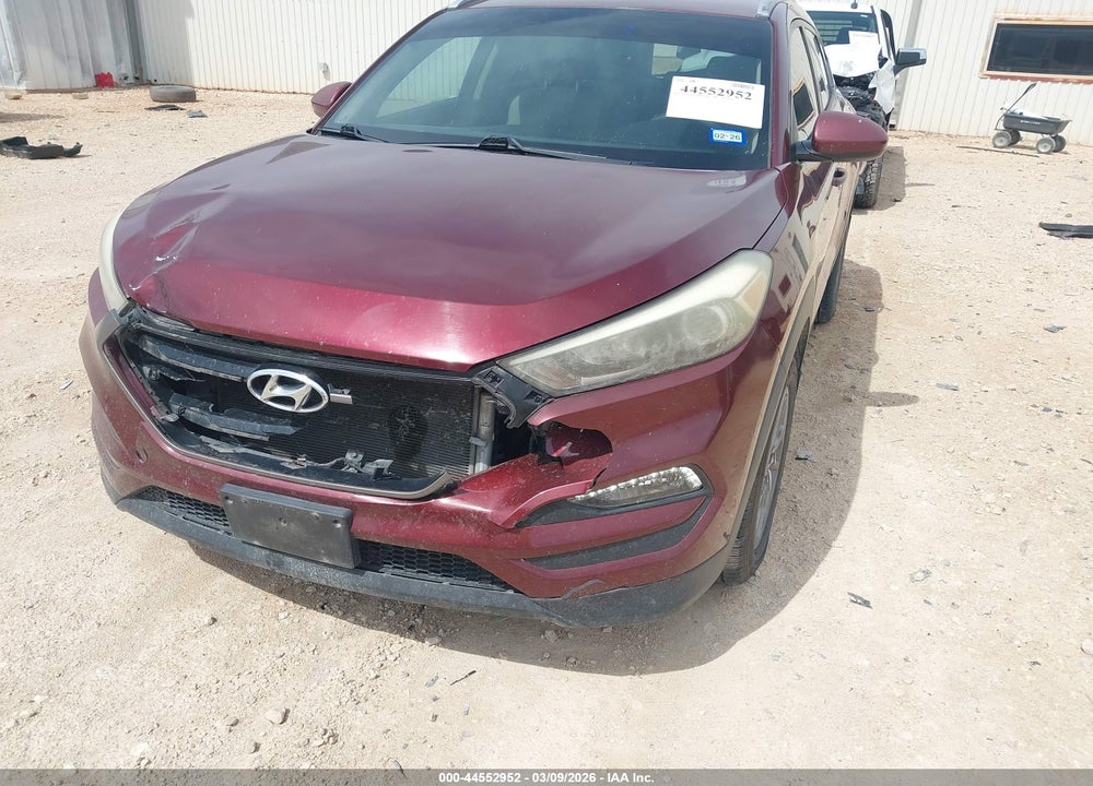 2016 HYUNDAI TUCSON SE VIN: KM8J33A40GU107739