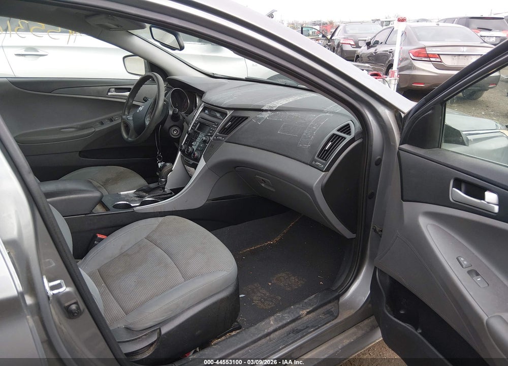 2014 HYUNDAI SONATA GLS VIN: 5NPEB4AC2EH881570