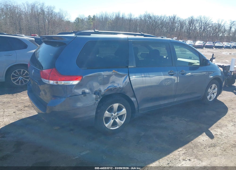 2014 TOYOTA SIENNA LE V6 8 PASSENGER VIN: 5TDKK3DC6ES474175