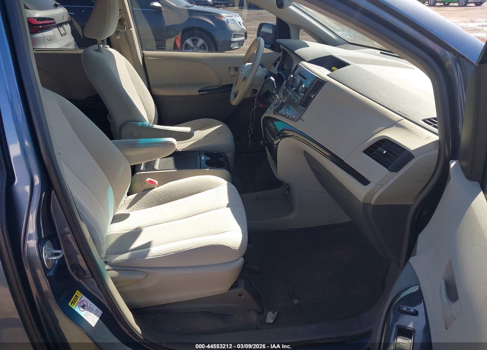 2014 TOYOTA SIENNA LE V6 8 PASSENGER VIN: 5TDKK3DC6ES474175