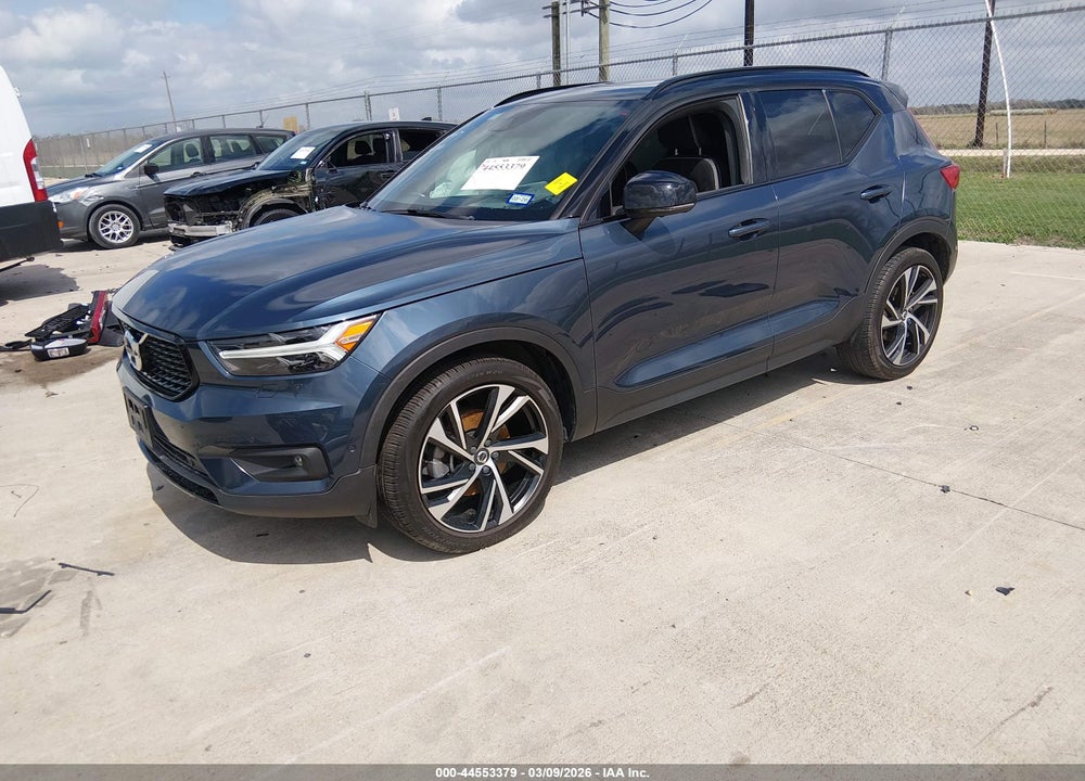 2022 VOLVO XC40 T4 R-DESIGN VIN: YV4AC2HMXN2646136