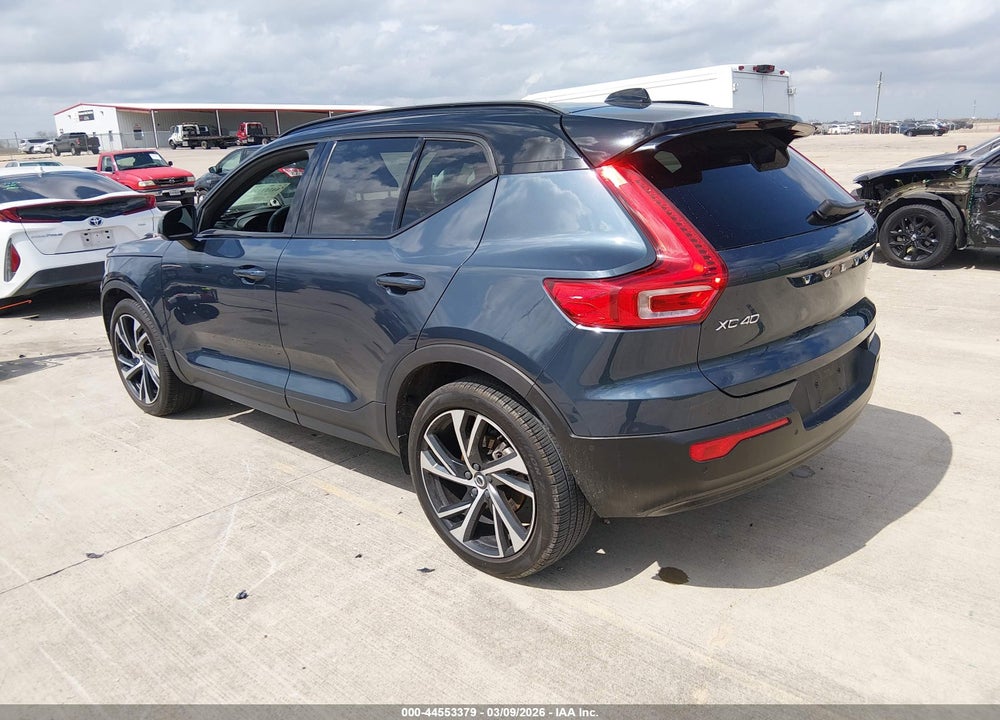 2022 VOLVO XC40 T4 R-DESIGN VIN: YV4AC2HMXN2646136