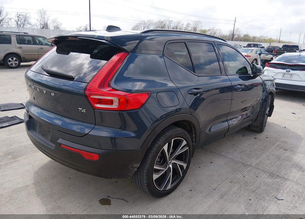 2022 VOLVO XC40 T4 R-DESIGN VIN: YV4AC2HMXN2646136
