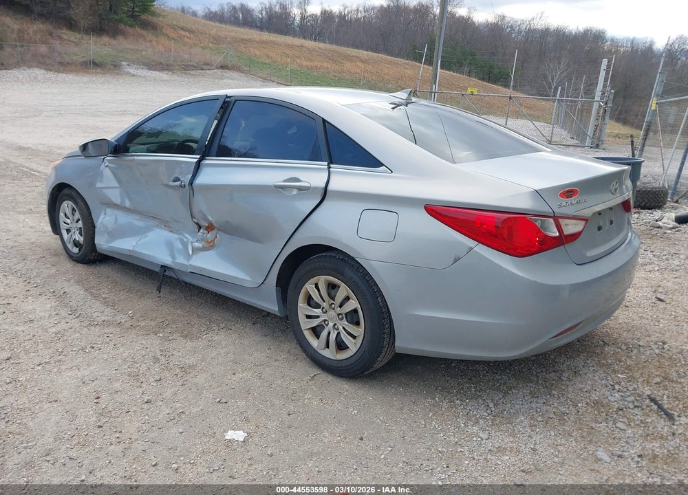 2013 HYUNDAI SONATA GLS VIN: 5NPEB4AC3DH588100