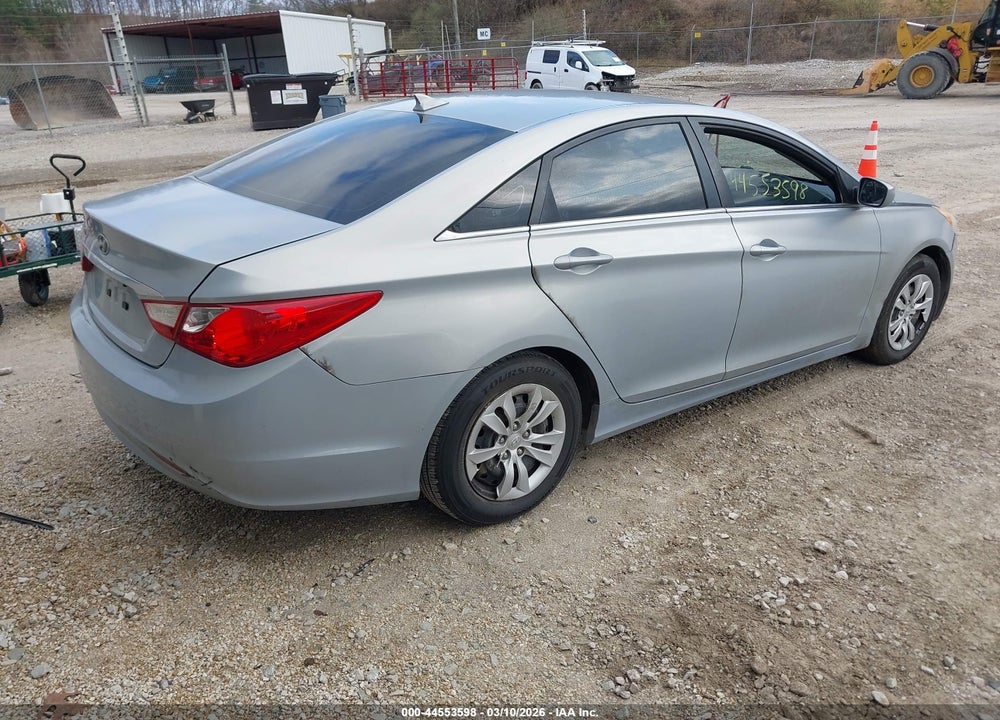 2013 HYUNDAI SONATA GLS VIN: 5NPEB4AC3DH588100
