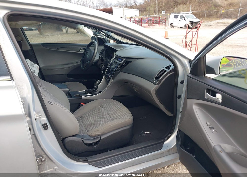 2013 HYUNDAI SONATA GLS VIN: 5NPEB4AC3DH588100