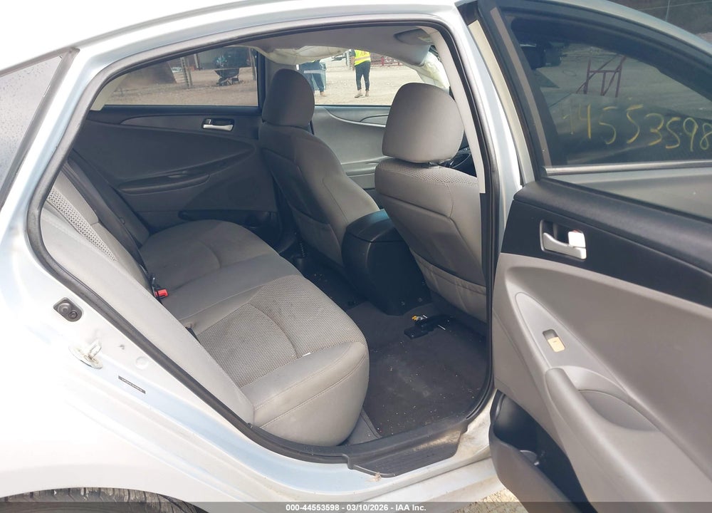 2013 HYUNDAI SONATA GLS VIN: 5NPEB4AC3DH588100