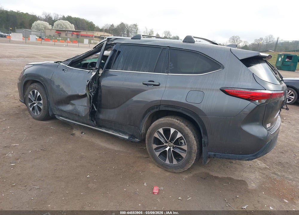 2022 TOYOTA HIGHLANDER XLE VIN: 5TDGZRAH3NS136933