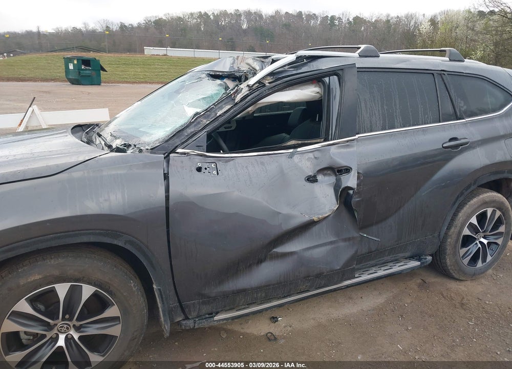 2022 TOYOTA HIGHLANDER XLE VIN: 5TDGZRAH3NS136933