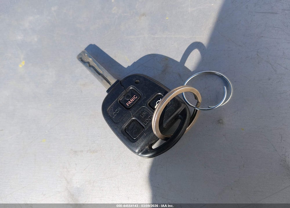 2004 LEXUS ES 330 VIN: JTHBA30G440010328
