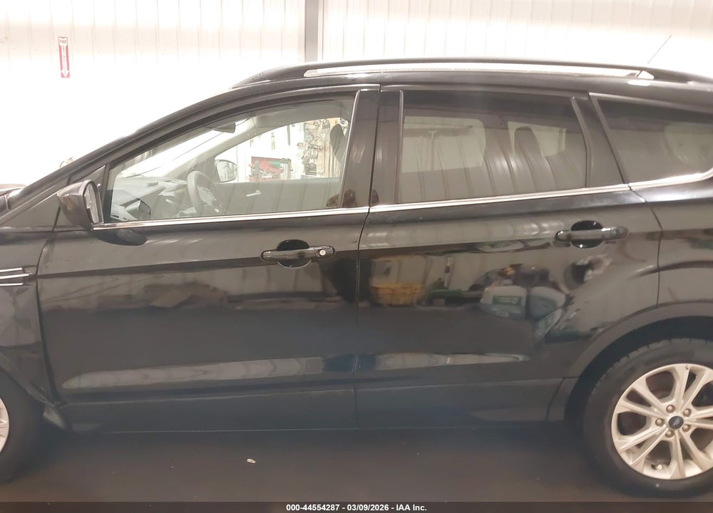 2018 FORD ESCAPE SE VIN: 1FMCU9GD3JUD59833