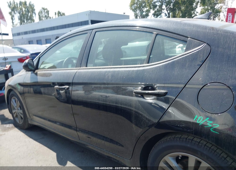 2018 HYUNDAI ELANTRA SEL VIN: 5NPD84LF1JH385784