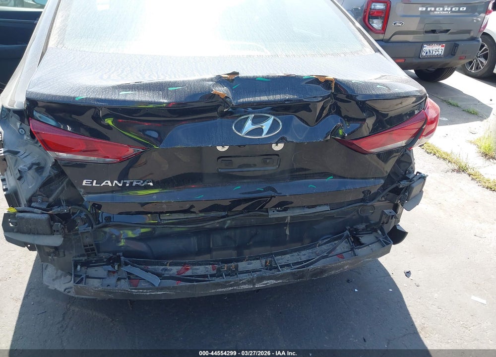 2018 HYUNDAI ELANTRA SEL VIN: 5NPD84LF1JH385784