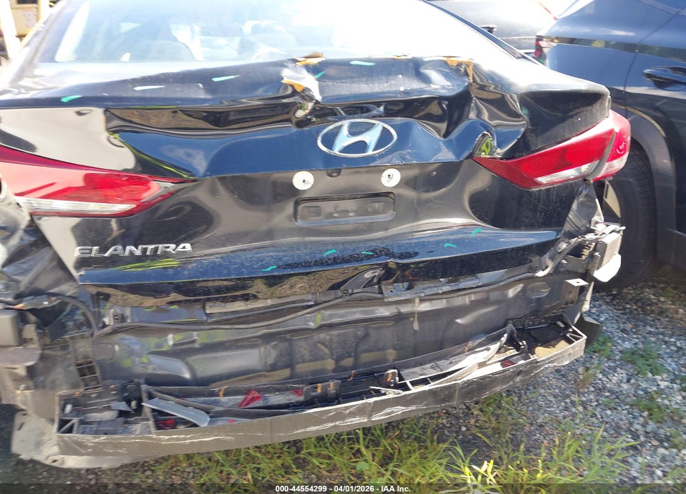 2018 HYUNDAI ELANTRA SEL VIN: 5NPD84LF1JH385784