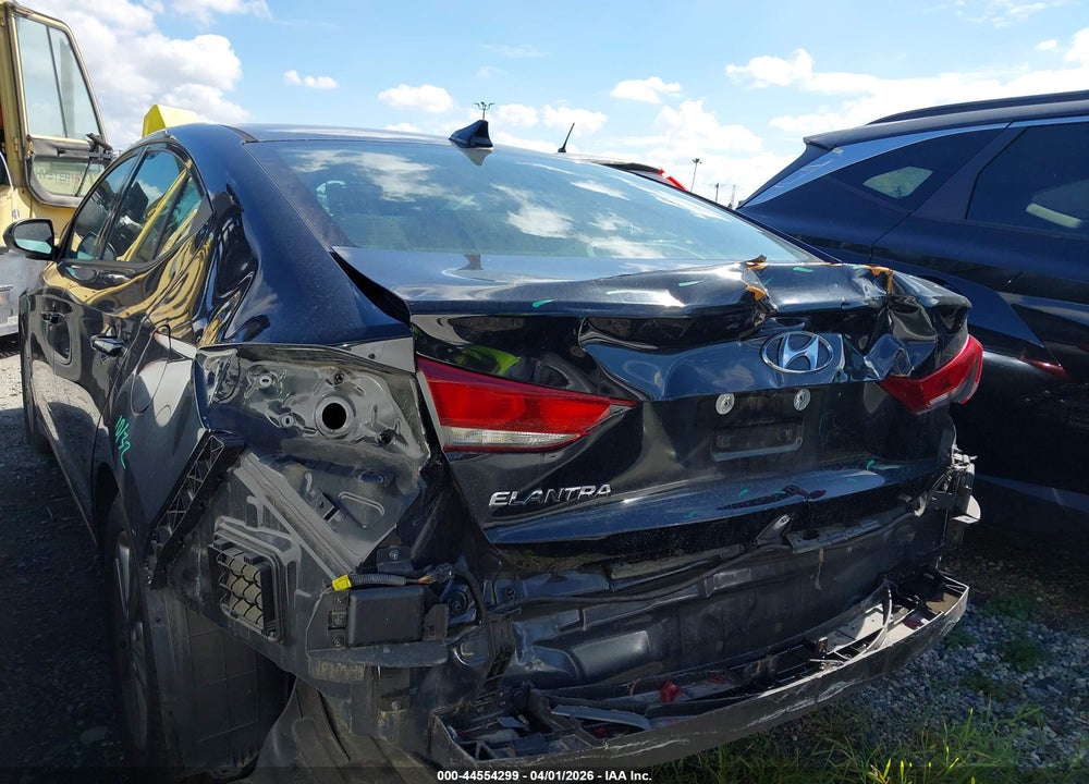 2018 HYUNDAI ELANTRA SEL VIN: 5NPD84LF1JH385784