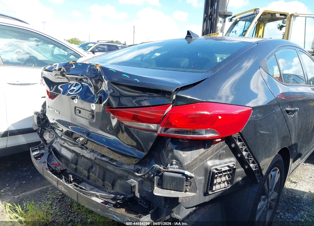 2018 HYUNDAI ELANTRA SEL VIN: 5NPD84LF1JH385784