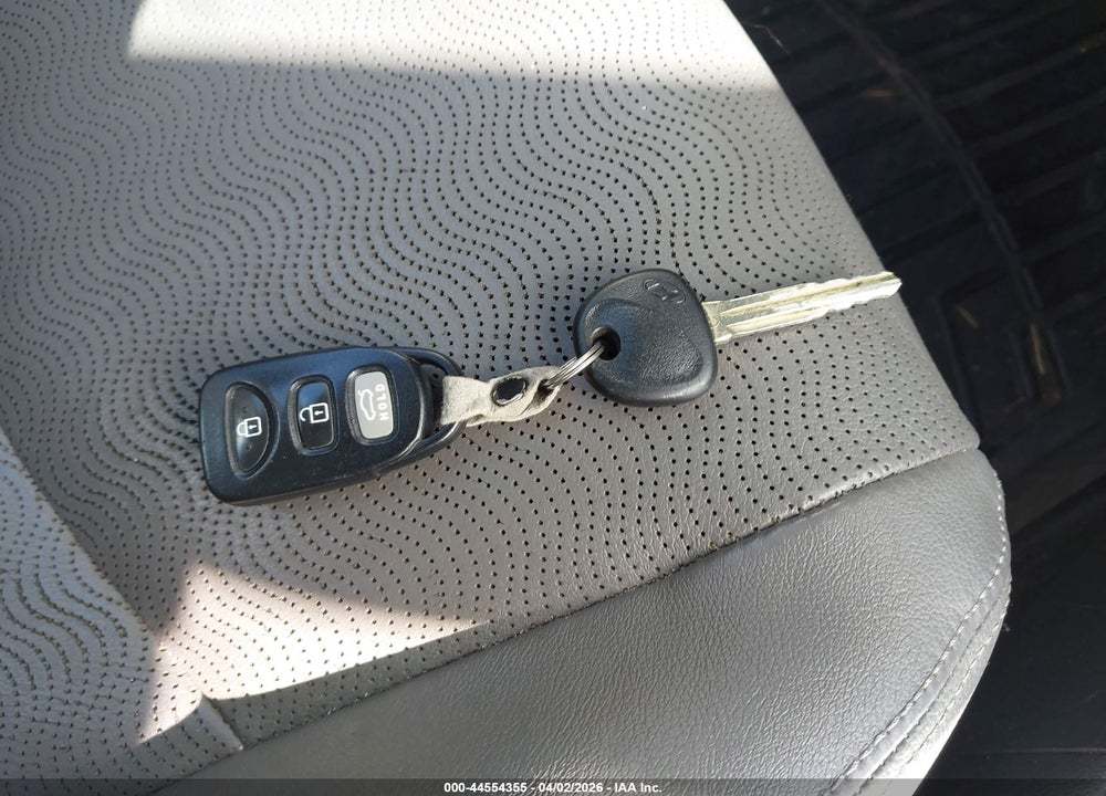2012 HYUNDAI ELANTRA LIMITED (ULSAN PLANT) VIN: KMHDH4AE2CU277074