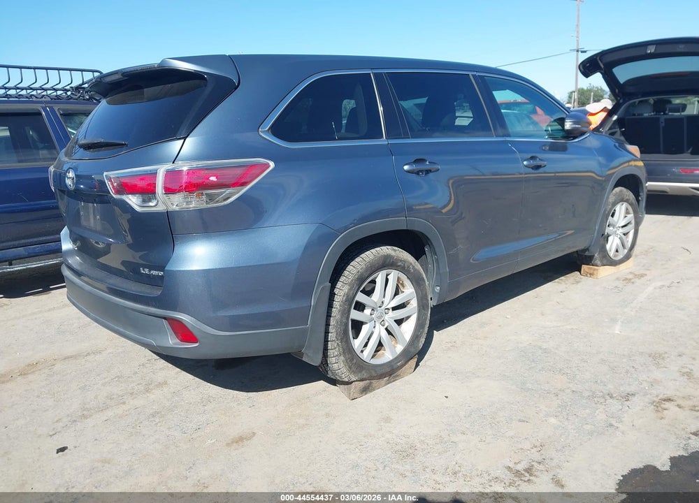 2014 TOYOTA HIGHLANDER LE V6 VIN: 5TDBKRFH2ES051590