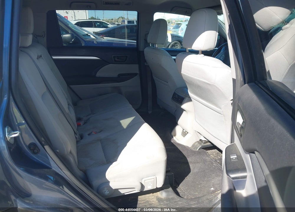 2014 TOYOTA HIGHLANDER LE V6 VIN: 5TDBKRFH2ES051590