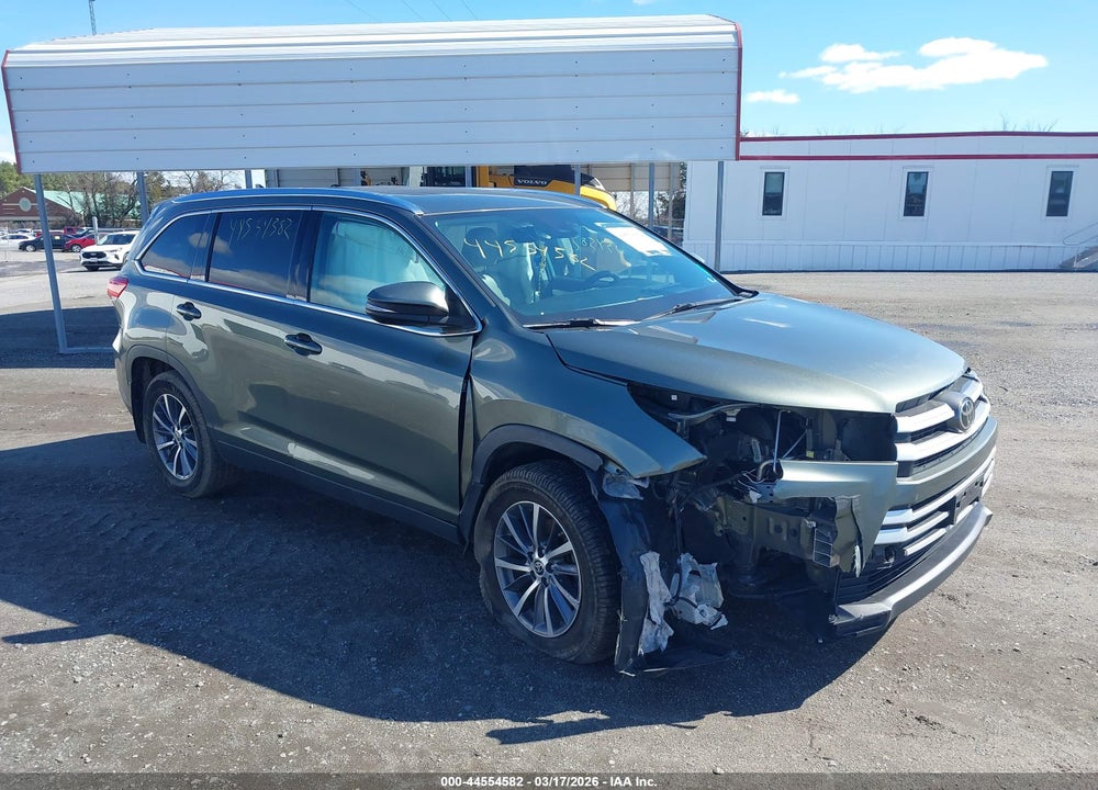 2019 TOYOTA HIGHLANDER XLE VIN: 5TDJZRFH6KS745721