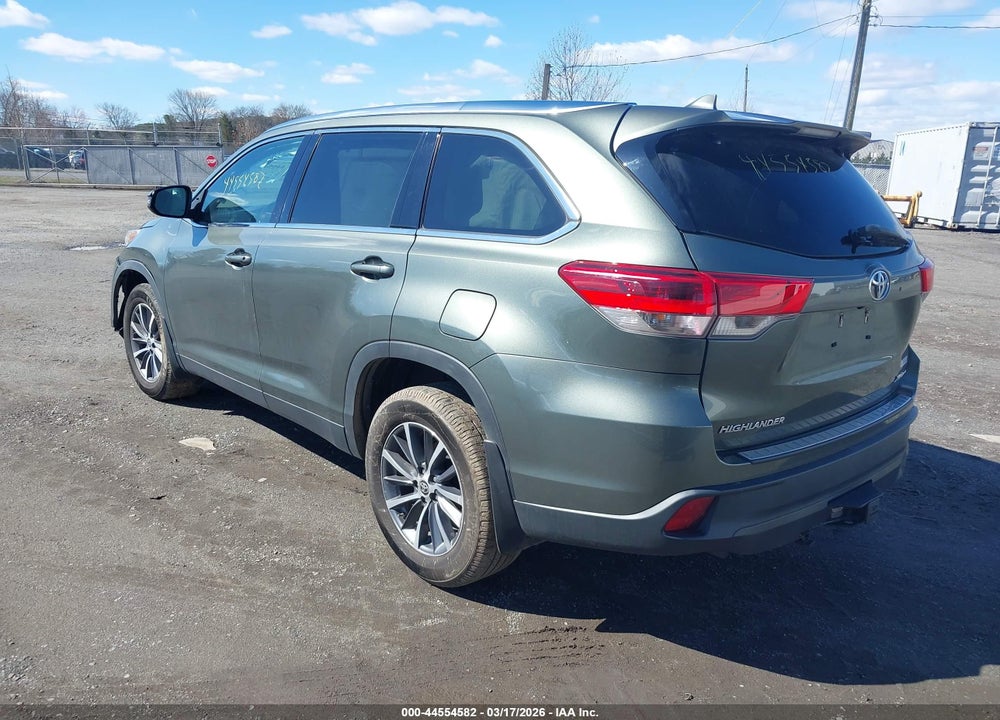 2019 TOYOTA HIGHLANDER XLE VIN: 5TDJZRFH6KS745721