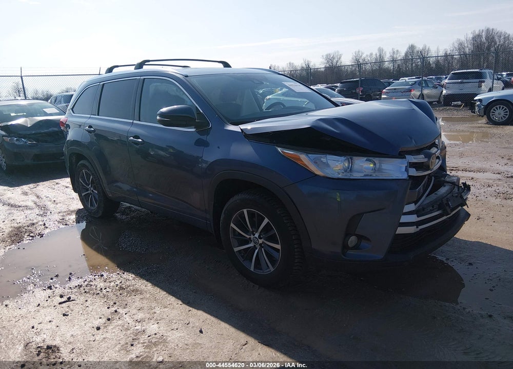 2017 TOYOTA HIGHLANDER XLE VIN: 5TDJZRFH6HS426831