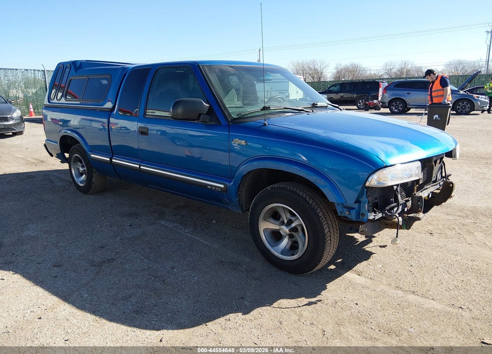 2001 CHEVROLET S-10 LS VIN: 1GCCS19W618222176