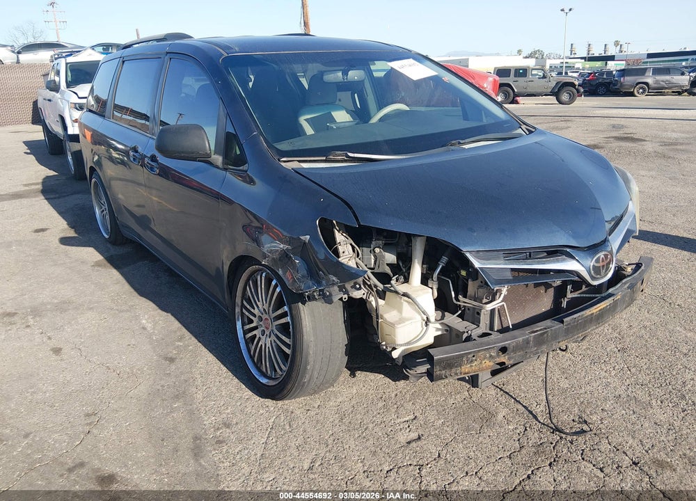 2014 TOYOTA SIENNA LE V6 8 PASSENGER VIN: 5TDKK3DCXES492274