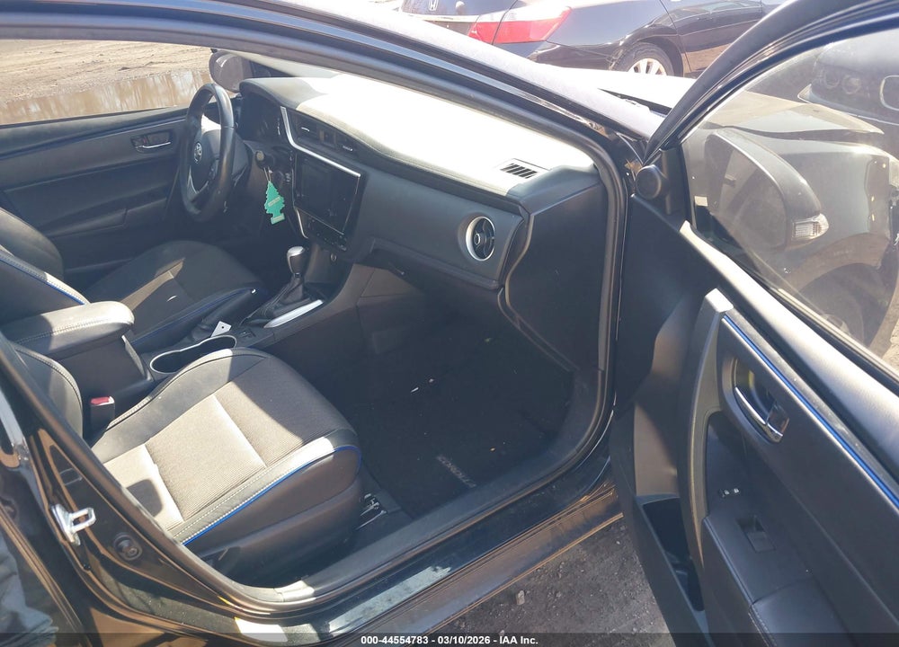 2018 TOYOTA COROLLA SE VIN: 2T1BURHE4JC995620