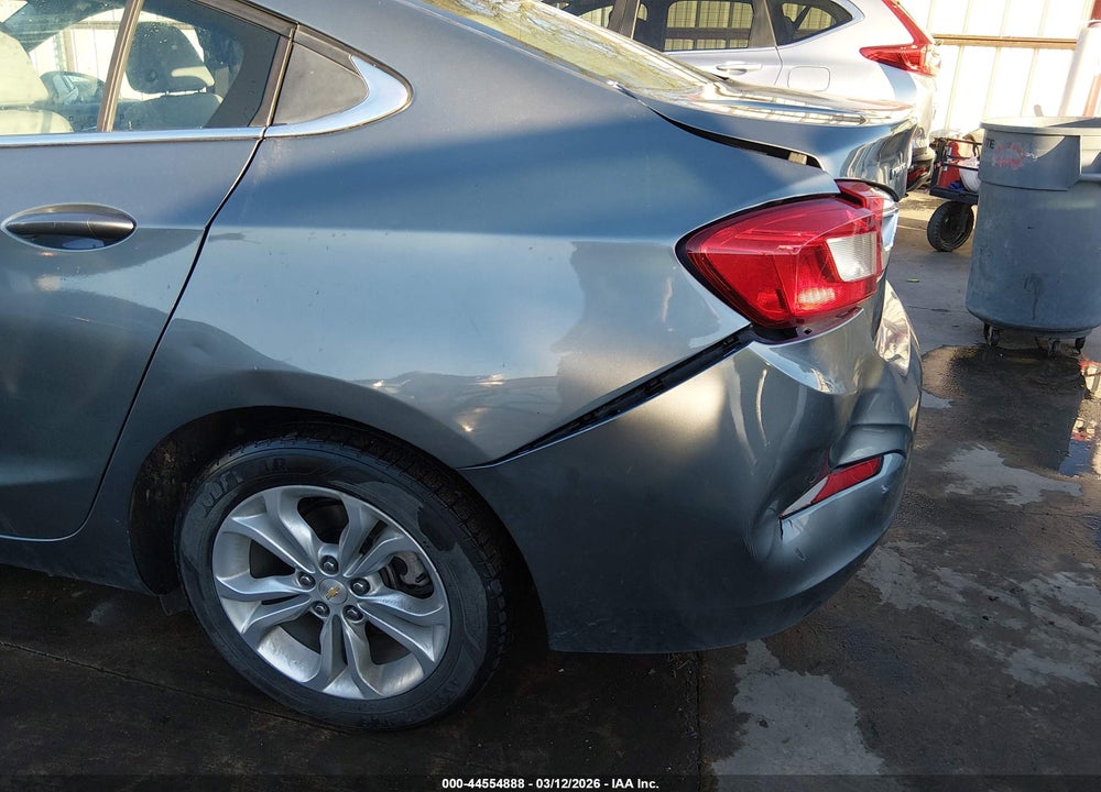2019 CHEVROLET CRUZE LT VIN: 1G1BE5SM0K7103025