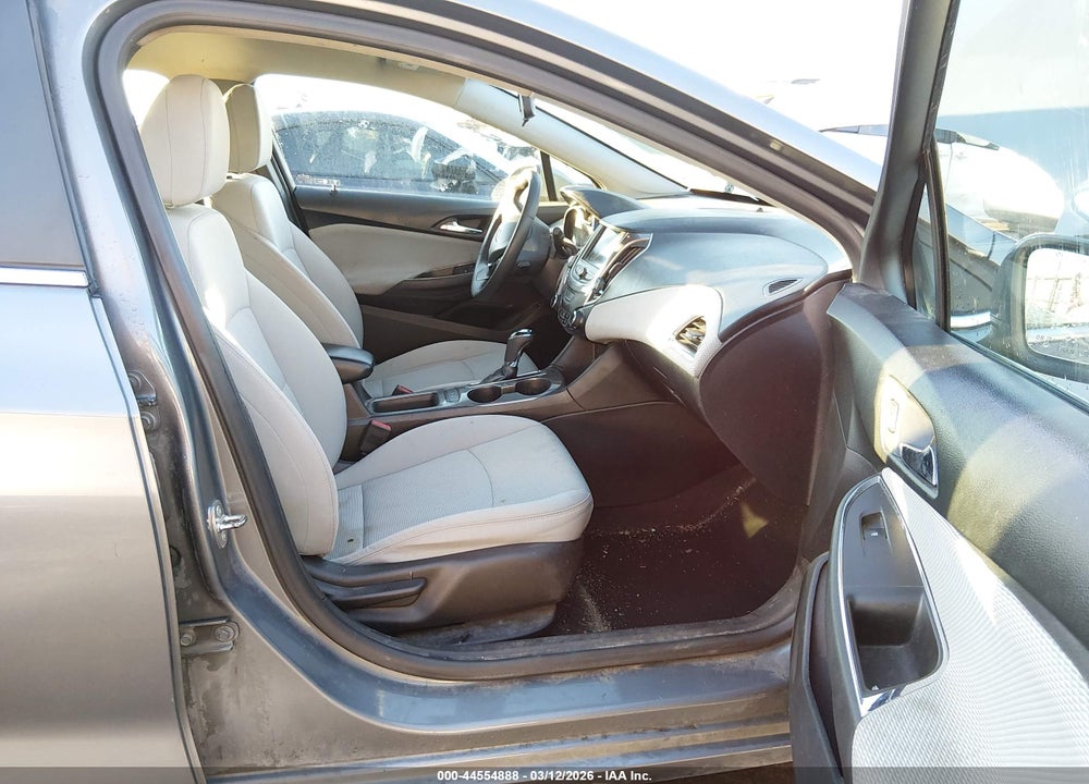2019 CHEVROLET CRUZE LT VIN: 1G1BE5SM0K7103025
